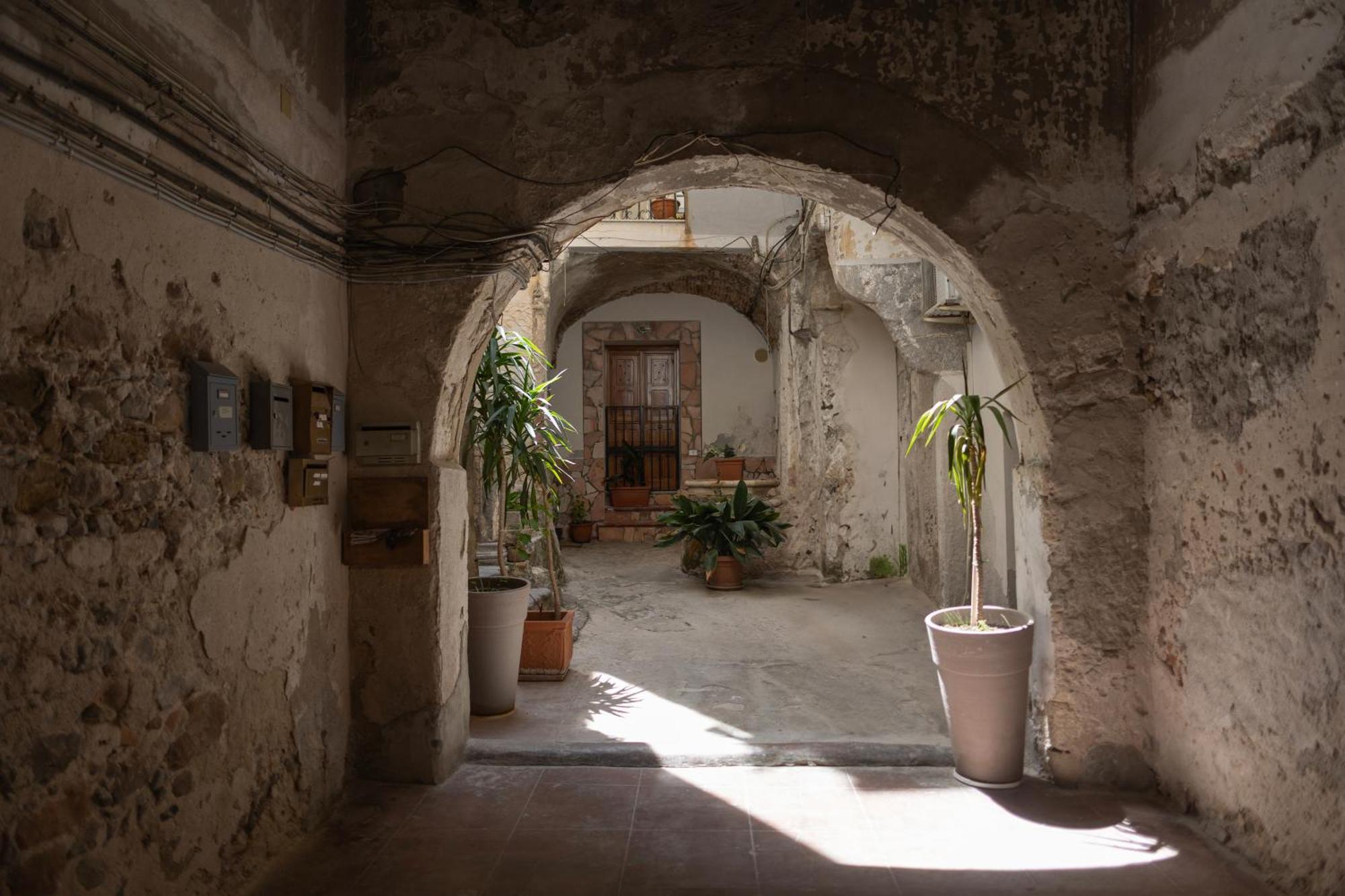 Cortile Gioeni Apartment Cefalu Exterior photo